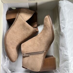 Style & CO. Felaa Faux Suede Light Taupe/Tan Ankle Booties Women’s Sz 5.5 NWB